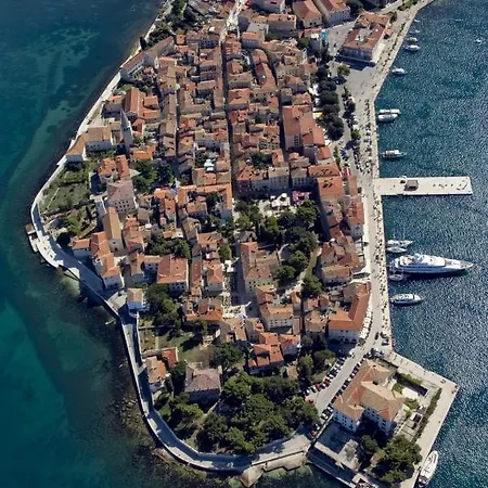Apartment In With Balcony, Air Conditioning, Wi-fi *