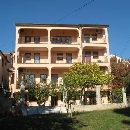 Apartment In With Balcony, Air Conditioning, Wi-fi *